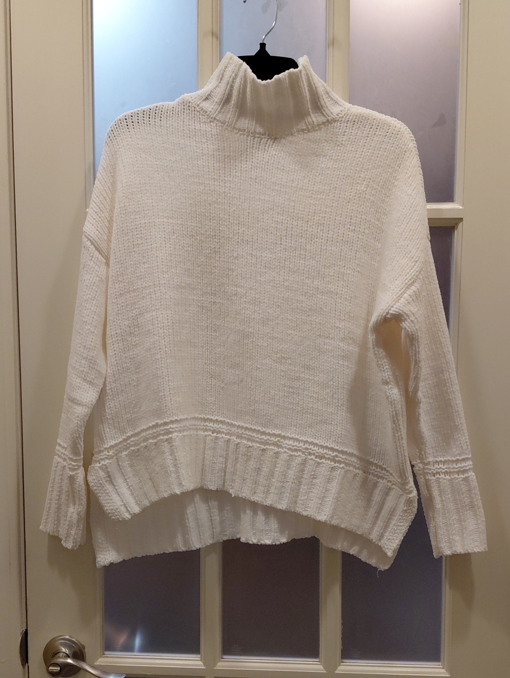 "New Directions" Cream Ribbed Cowl Neck Sweater MSRP:$54.New in bag! No flaws